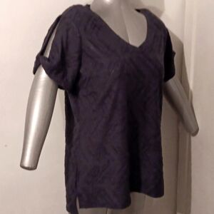 Peace pearl size medium loose fit top